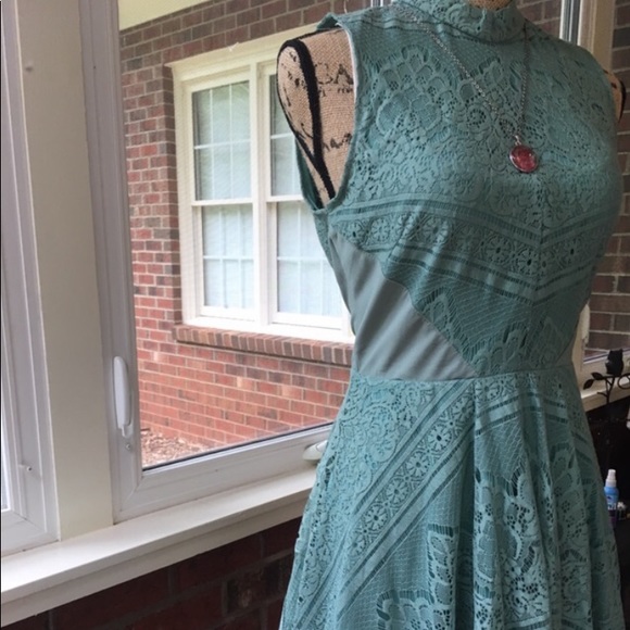 HOST PICK NWT Francesca lace green dress 💃🏻🎊 - Picture 4 of 6